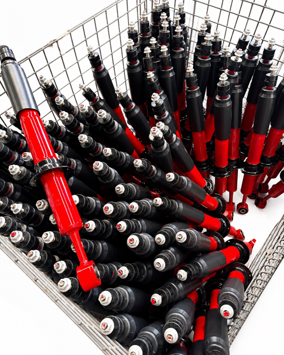 Toyota Hilux Vigo Heavy-duty red front and rear shocks